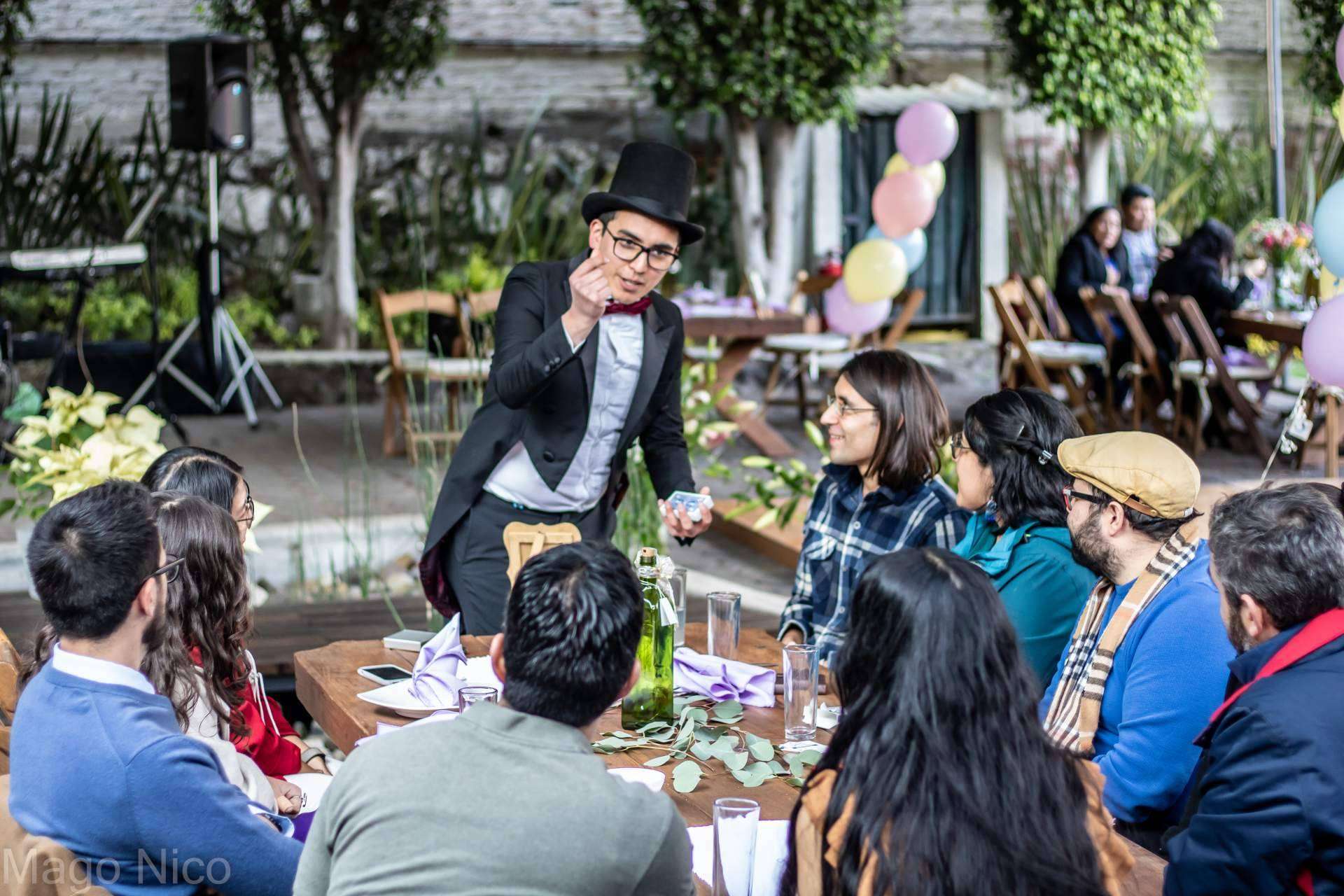 Devolver la magia, la compañía Mago Nico sorprende a niños y adultos con su talento
